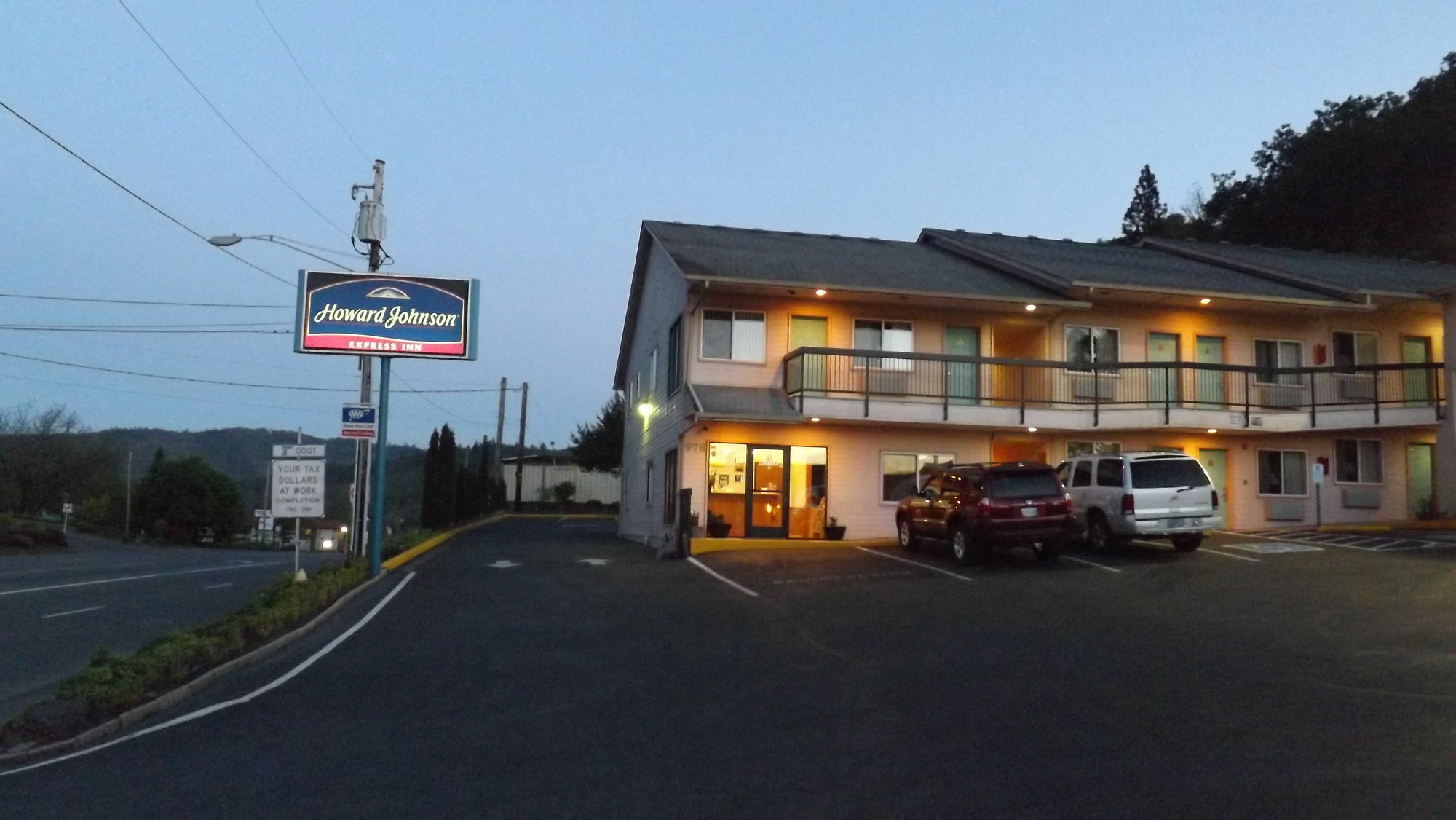 Howard Johnson By Wyndham Roseburg Buitenkant foto