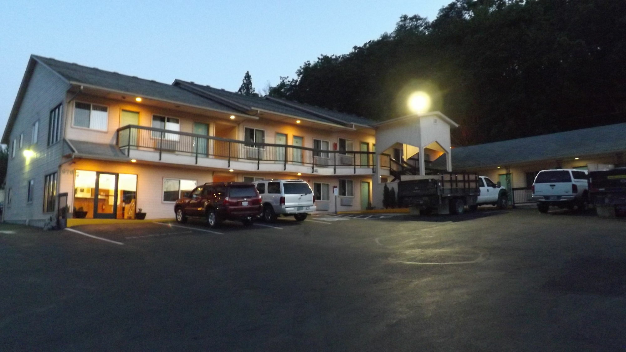 Howard Johnson By Wyndham Roseburg Buitenkant foto