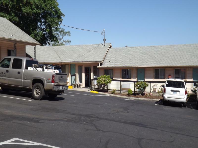 Howard Johnson By Wyndham Roseburg Buitenkant foto